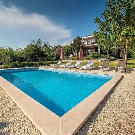 Вілла Flower Garden With Pool